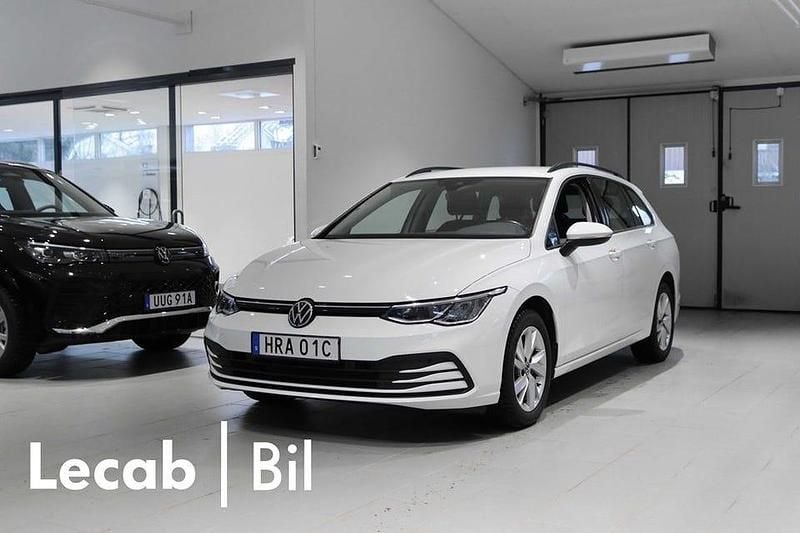 Vit Begagnad 2022 VW Golf VIII | 259 500 kr (Marknadspris) - Bild 1/4
