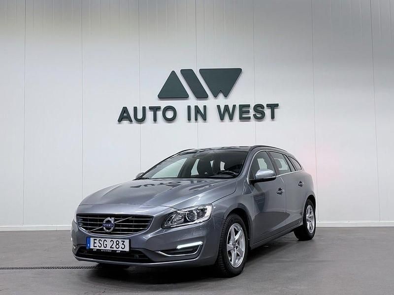 Grå Begagnad 2017 Volvo V60 Momentum Kombi | 194 900 kr - Bild 1/4