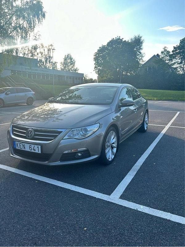 Brun Begagnad 2010 VW CC Highline Sedan | 64 900 kr (Marknadspris) - Bild 1/4