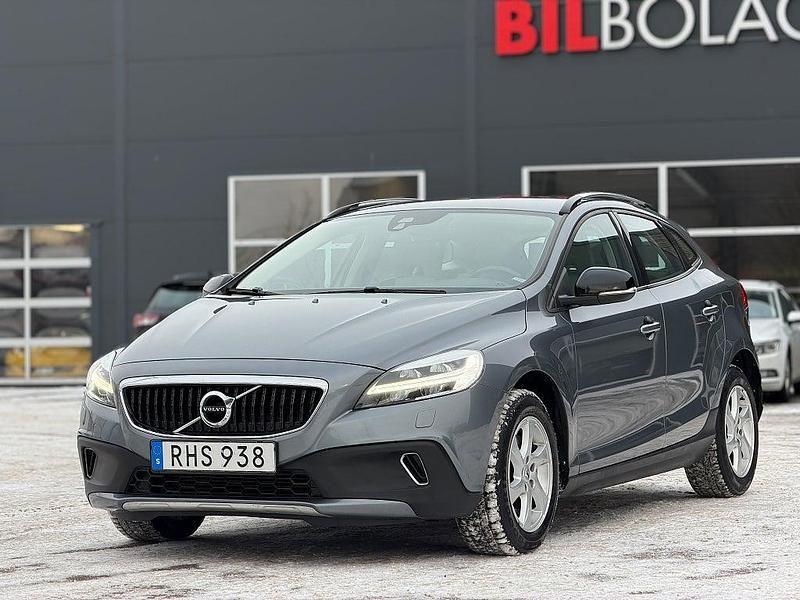 Begagnad Volvo V40 Momentum 120 HK (88 kW) 2017 Grå Halvkombi