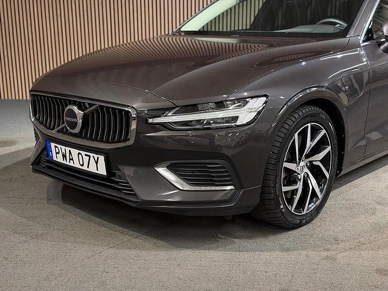 Begagnad Volvo V60 253 HK (186 kW) 2022 Grå Kombi