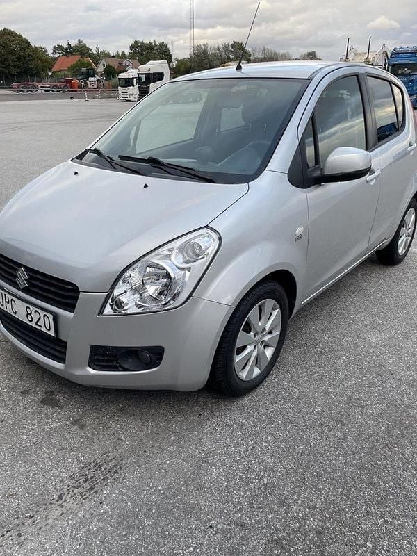 Grå Begagnad 2009 Suzuki Splash GLS Halvkombi | 26 500 kr - Bild 1/4