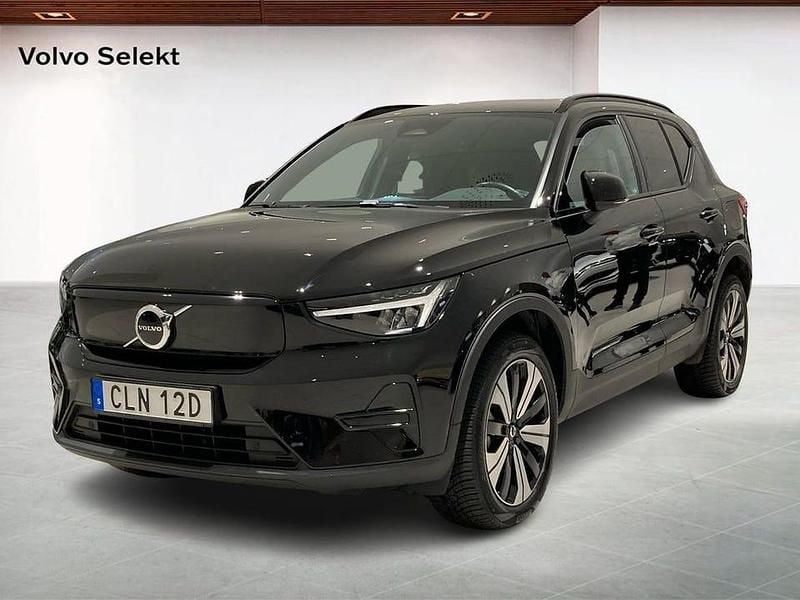 Svart Begagnad 2023 Volvo XC40 Core SUV | 309 000 kr (Bra pris) - Bild 1/4