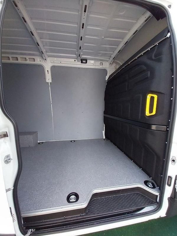 Ny Iveco Daily 136 HK (100 kW) 2025 Vit Van