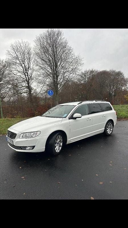 Vit Begagnad 2016 Volvo V70 Momentum Kombi | 181 000 kr (Dyr) - Bild 1/4