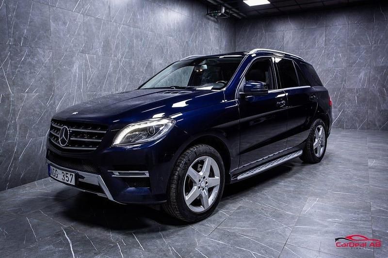 Begagnad Mercedes ML350 AMG 258 HK (189 kW) 2012 Mörkblå SUV