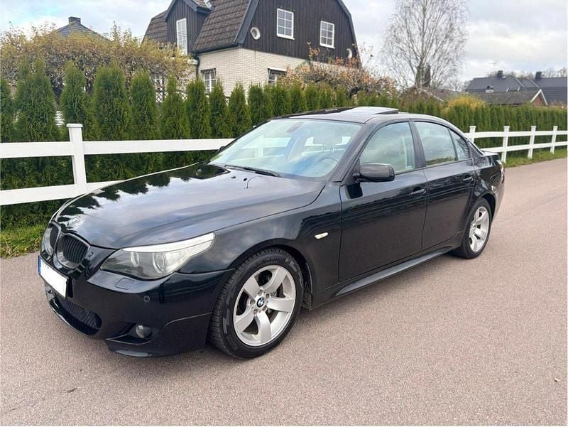 Svart Begagnad 2004 BMW 530 M Sport Sedan | 45 000 kr (Marknadspris) - Bild 1/4