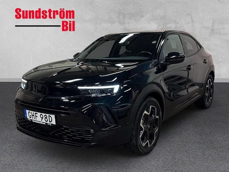 Svart Begagnad 2022 Opel Mokka-e Ultimate SUV | 189 900 kr (Marknadspris) - Bild 1/3