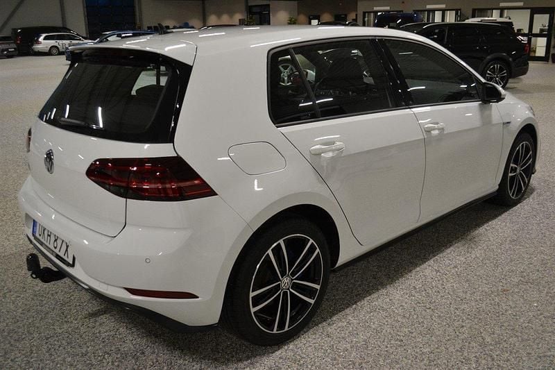 Begagnad VW Golf VIII Sport 150 HK (110 kW) 2020 Vit Halvkombi