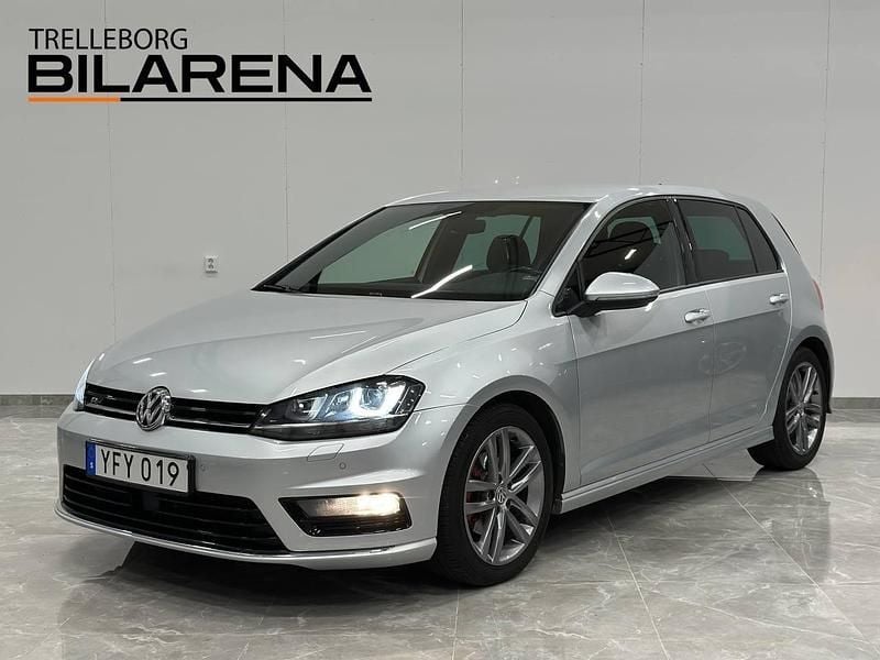 Silver Begagnad 2017 VW Golf VII R-line Halvkombi | 169 900 kr (Marknadspris) - Bild 1/4