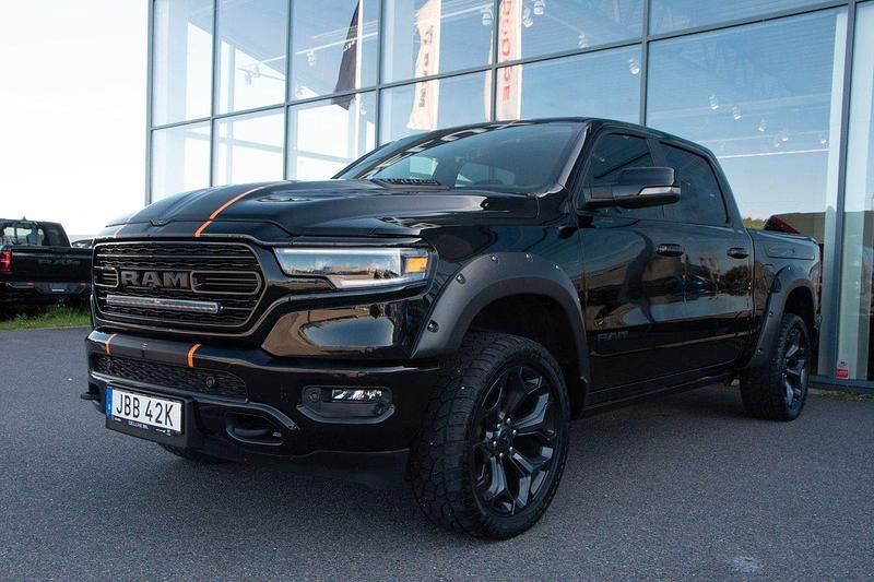 Svart Begagnad 2023 Dodge Ram Limited Pickup | 1 149 000 kr - Bild 1/4