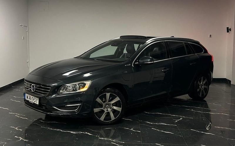Grå Begagnad 2013 Volvo V60 Summum Kombi | 114 900 kr (Dyr) - Bild 1/4