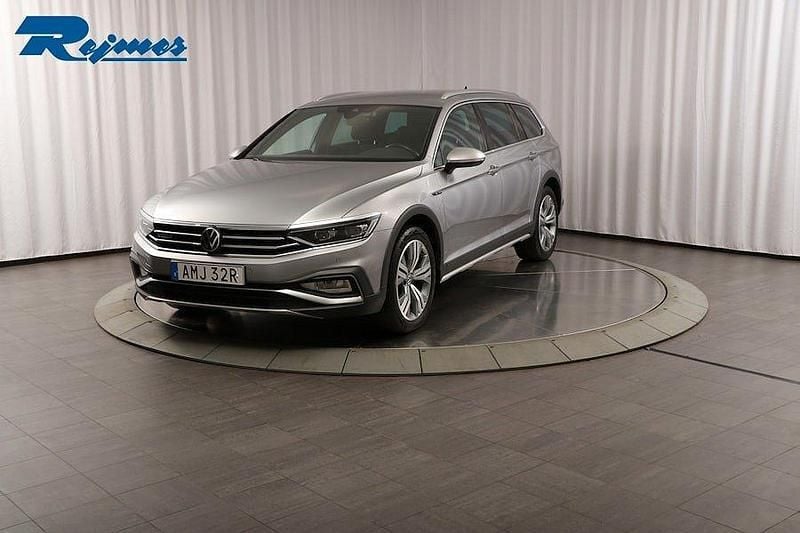 Silver Begagnad 2022 VW Passat Alltrack Kombi | 259 800 kr (Bra pris) - Bild 1/4