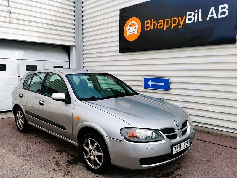 Silver Begagnad 2003 Nissan Almera Halvkombi | 14 900 kr (Lite dyr) - Bild 1/4
