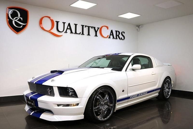 Flerfärgad Begagnad 2005 Ford Mustang GT Sportkupé | 249 000 kr - Bild 1/4