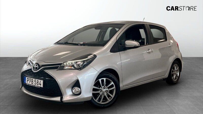 Silver Begagnad 2017 Toyota Yaris Style Halvkombi | 124 900 kr (Marknadspris) - Bild 1/4