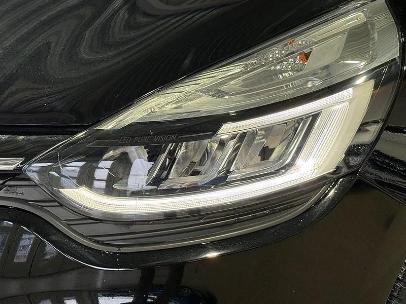 Begagnad Renault Clio IV Intens 90 HK (66 kW) 2018 Svart Halvkombi