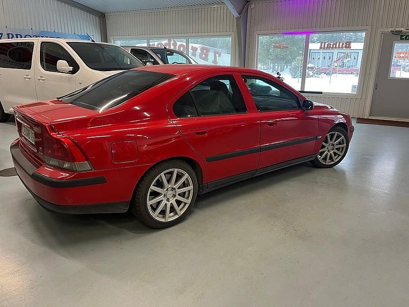 Begagnad Volvo S60 301 HK (221 kW) 2004 Röd Sedan