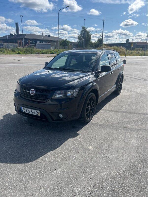 Svart Begagnad 2014 Fiat Freemont SUV | 65 000 kr (Bra pris) - Bild 1/4