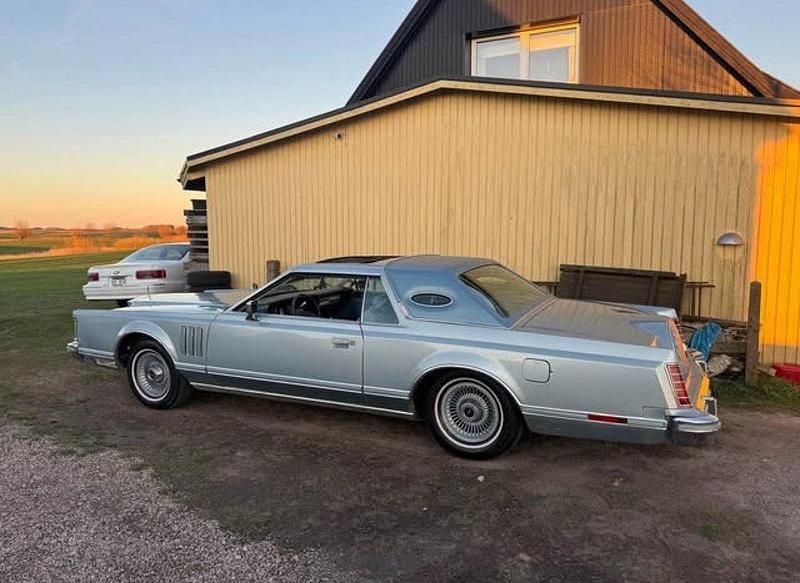 Ljusblå Begagnad 1978 Lincoln Continental | 139 000 kr - Bild 1/4