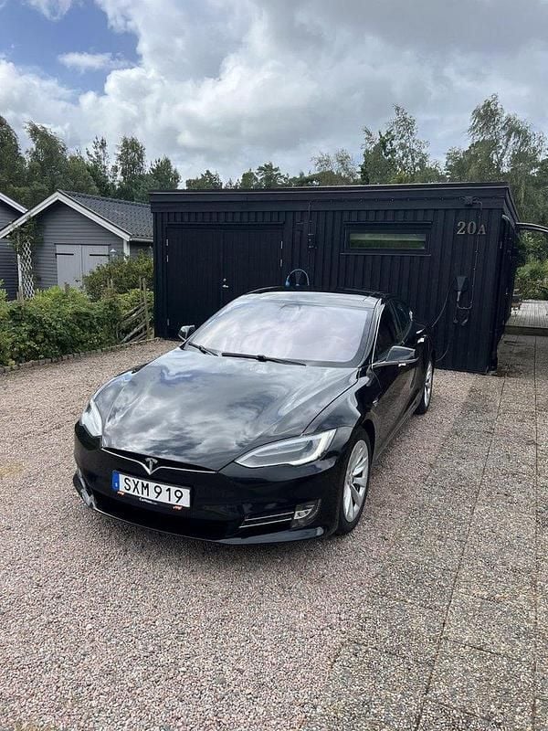Svart Begagnad 2018 Tesla Model S Sedan | 255 000 kr (Bra pris) - Bild 1/4
