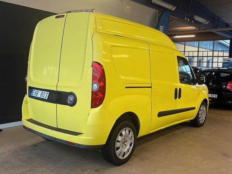 Begagnad Fiat Doblò 105 HK (77 kW) 2012 Vit (gul) Minibuss