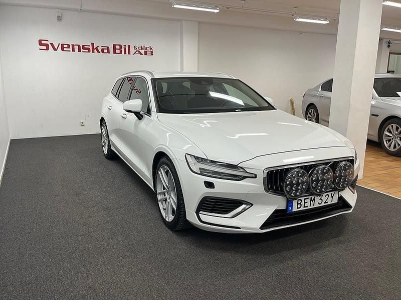 Begagnad Volvo V60 Inscription 340 HK (250 kW) 2020 Vit Kombi