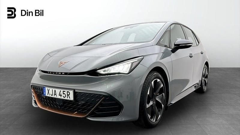 Begagnad Cupra Born e-Boost 169 kW (231 HK) 2023 Ljusgrå Halvkombi