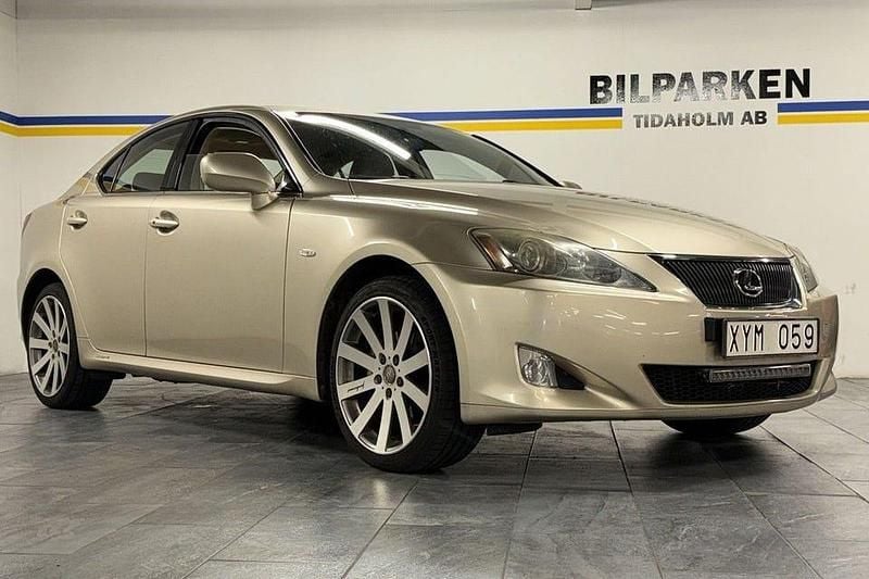 Begagnad Lexus IS220d 177 HK (130 kW) 2006 Ljusbrun Sedan