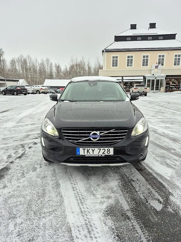 Begagnad Volvo XC60 Momentum 190 HK (139 kW) 2015 Svart SUV