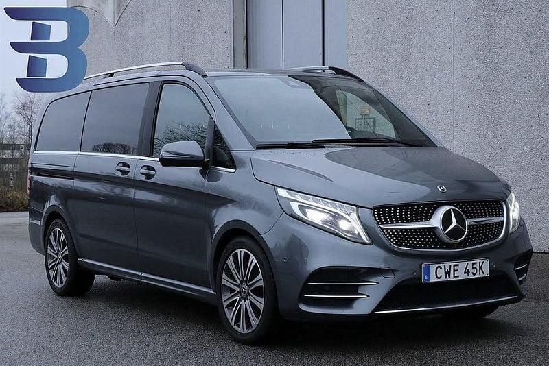 Grå Begagnad 2021 Mercedes V300 Avantgarde Minibuss | 599 900 kr (Marknadspris) - Bild 1/4