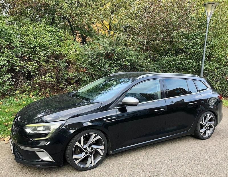 Svart Begagnad 2017 Renault Mégane GrandTour GT Kombi | 138 000 kr - Bild 1/2