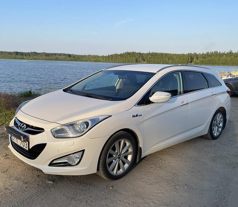 Vit Begagnad 2013 Hyundai i40 Kombi | 89 000 kr (Marknadspris) - Bild 1/4