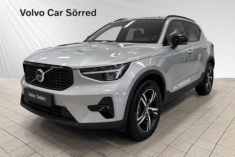Silver Begagnad 2024 Volvo XC40 Plus SUV | 399 900 kr (Lite dyr) - Bild 1/2