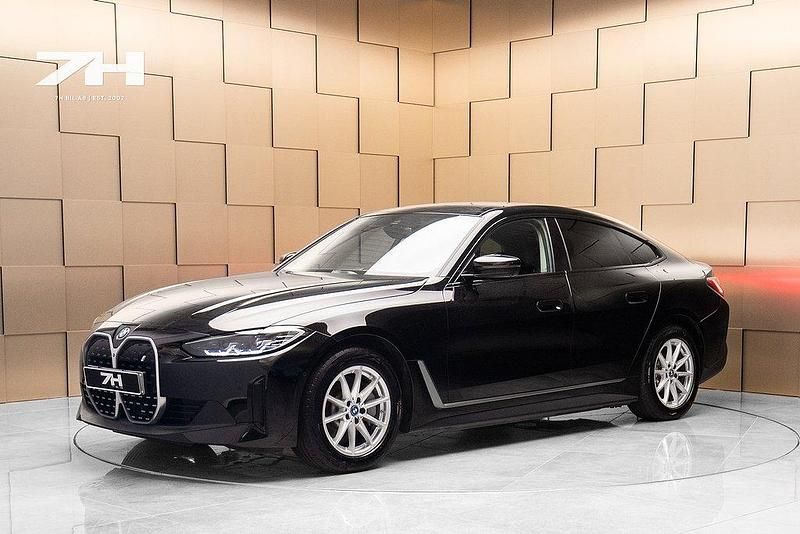 Svart Begagnad 2023 BMW i4 Shadowline Sedan | 399 900 kr (Marknadspris) - Bild 1/4