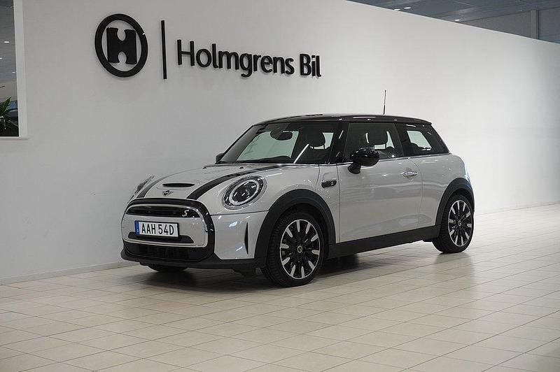 Silver Begagnad 2022 Mini Cooper Essential Halvkombi | 219 500 kr (Marknadspris) - Bild 1/4