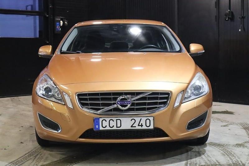 Begagnad Volvo S60 Momentum 203 HK (149 kW) 2010 Brun Sedan