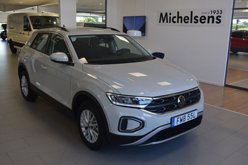Grå Begagnad 2022 VW T-Roc Life SUV | 219 900 kr (Marknadspris) - Bild 1/4
