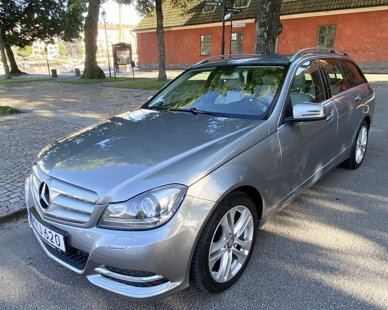 Silver Begagnad 2013 Mercedes 220 Avantgarde Kombi | 139 000 kr - Bild 1/4