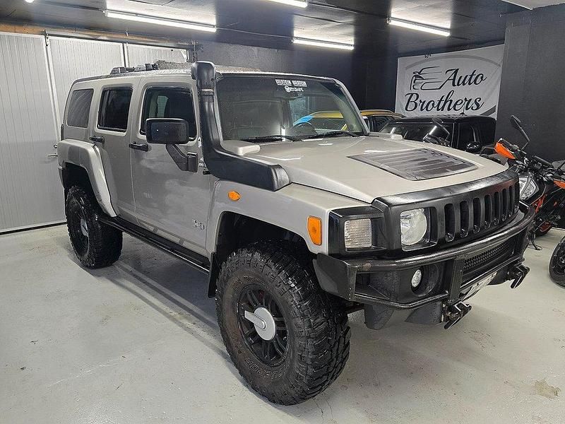 Ljusgrå Begagnad 2006 Hummer H3 SUV | 117 000 kr - Bild 1/4