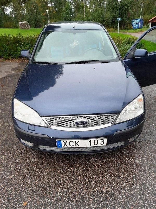 Blå Begagnad 2006 Ford Mondeo Halvkombi | 18 000 kr (Marknadspris) - Bild 1/4