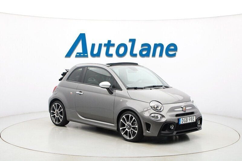 Grå Begagnad 2022 Abarth 595 Turismo Halvkombi | 269 900 kr - Bild 1/3