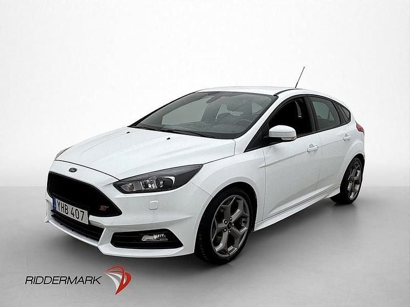 Begagnad Ford Focus ST 250 HK (183 kW) 2016 Vit Halvkombi