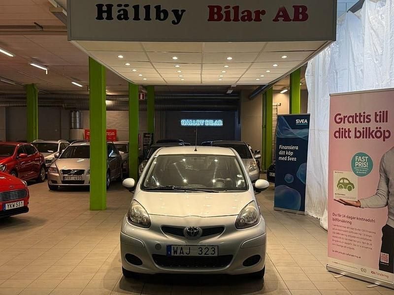 Begagnad Toyota Aygo 68 HK (50 kW) 2012 Silver Halvkombi