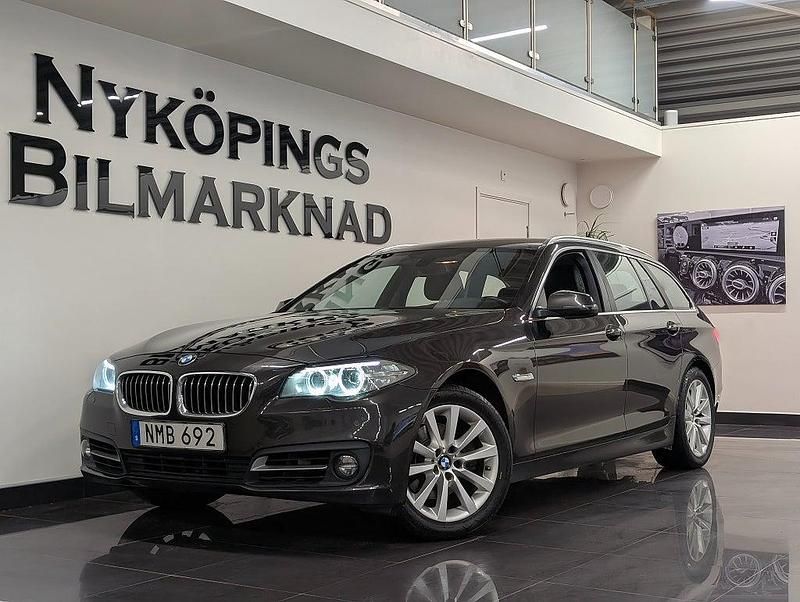 Brun Begagnad 2015 BMW 520 Kombi | 129 900 kr (Marknadspris) - Bild 1/4
