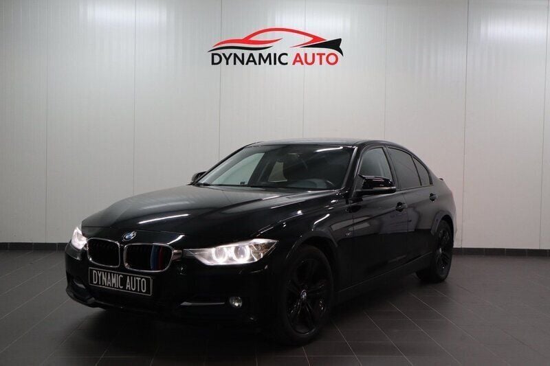 Svart Begagnad 2013 BMW 318 Sport Line Sedan | 119 900 kr (Marknadspris) - Bild 1/4