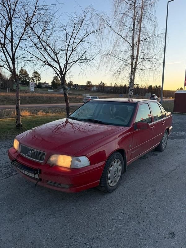 Begagnad 2000 Volvo S70 Sedan | 13 000 kr (Superpris) - Bild 1/4