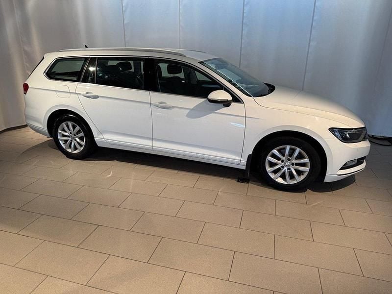 Vit Begagnad 2017 VW Passat Kombi | 169 900 kr (Bra pris) - Bild 1/4