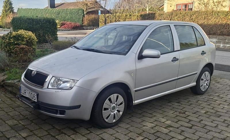 Begagnad 2004 Skoda Fabia Halvkombi | 15 000 kr (Marknadspris) - Bild 1/4