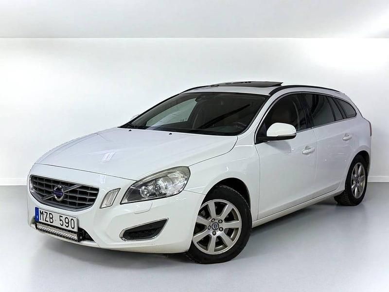 Begagnad Volvo V60 Momentum 163 HK (119 kW) 2013 Vit Kombi
